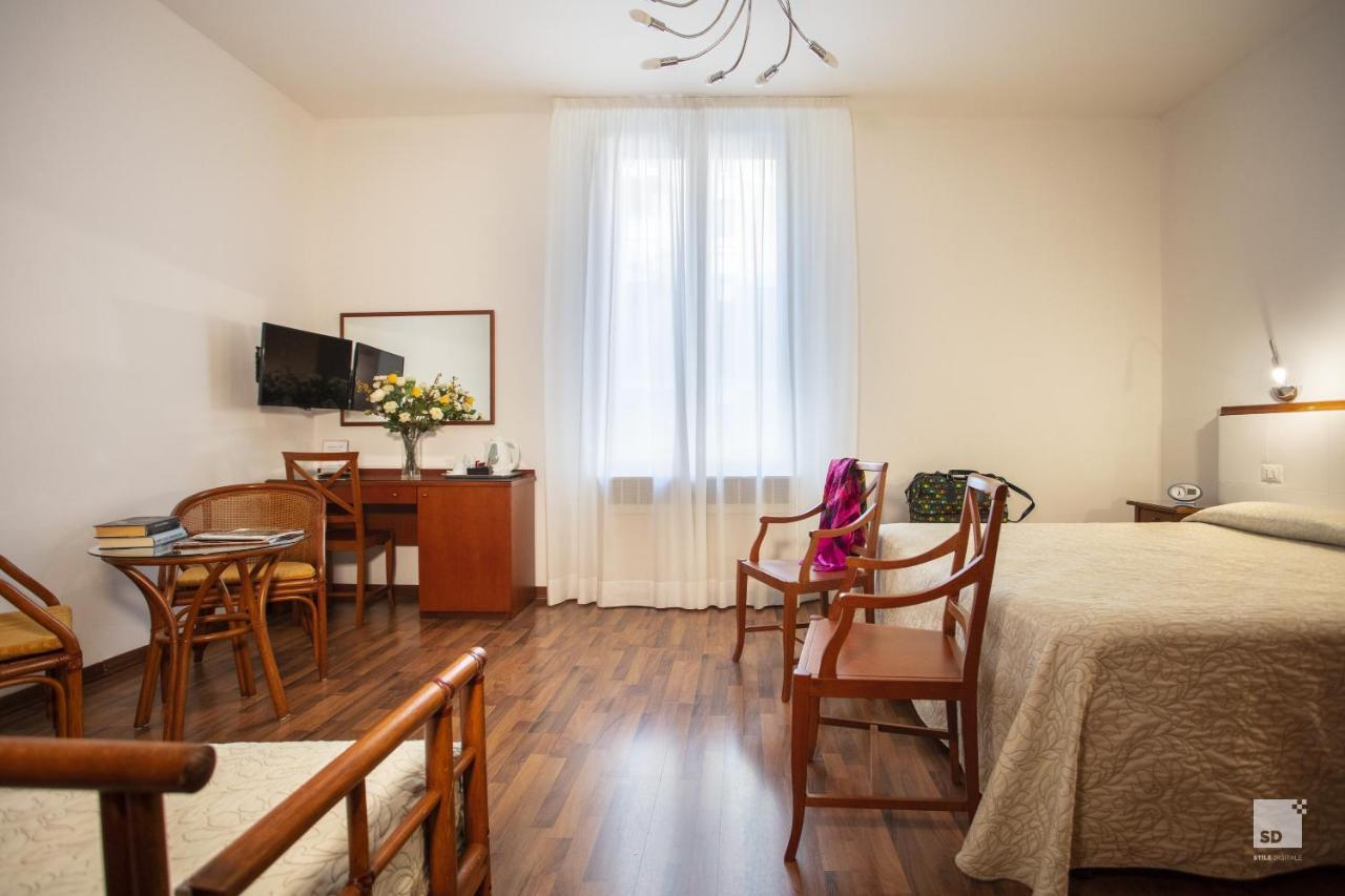 Hotel Blumen Collection By Gsa Hotels Bologna Bagian luar foto