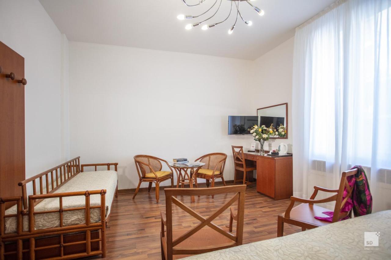 Hotel Blumen Collection By Gsa Hotels Bologna Bagian luar foto
