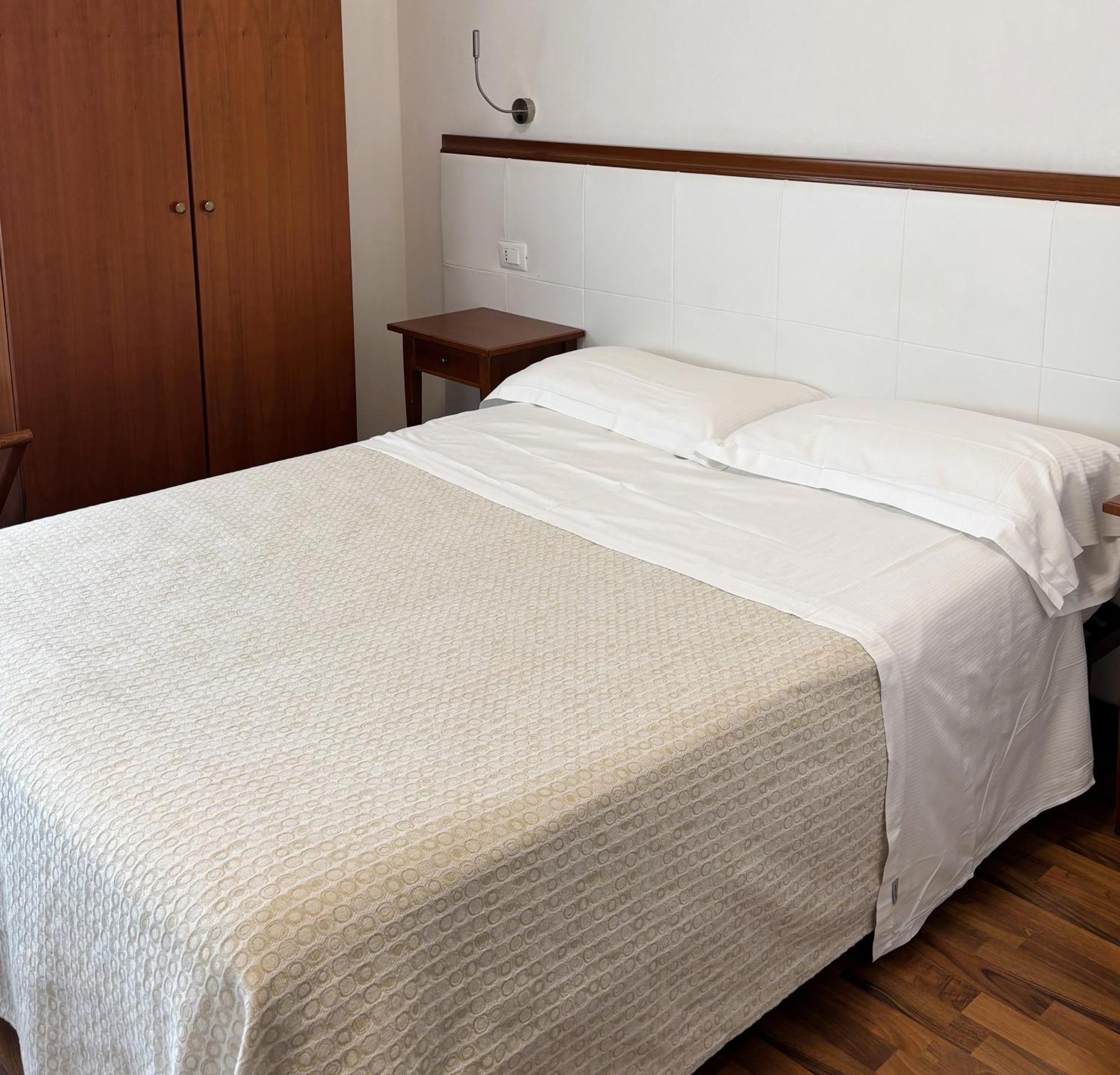 Hotel Blumen Collection By Gsa Hotels Bologna Bagian luar foto