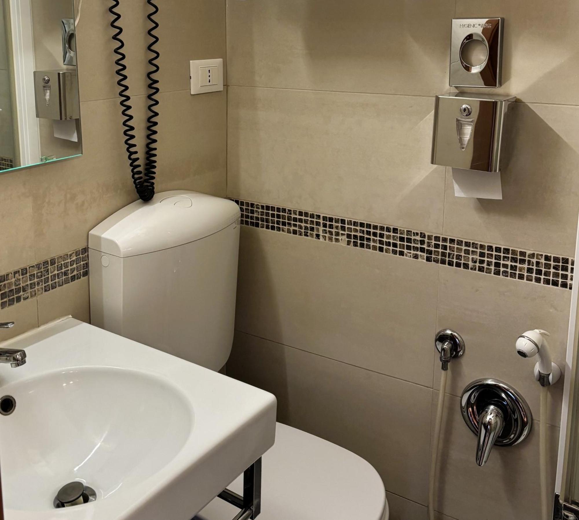 Hotel Blumen Collection By Gsa Hotels Bologna Bagian luar foto