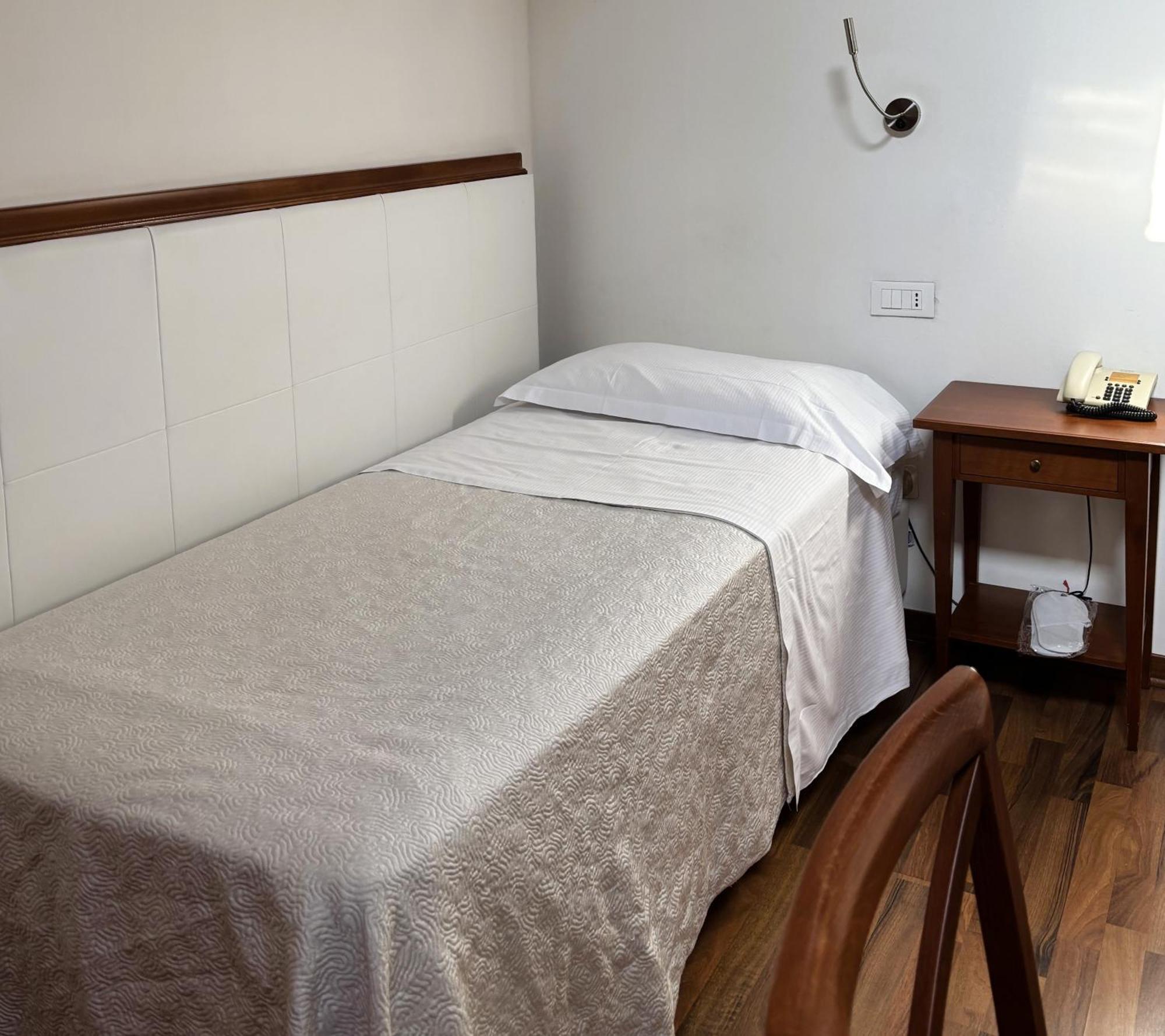 Hotel Blumen Collection By Gsa Hotels Bologna Bagian luar foto