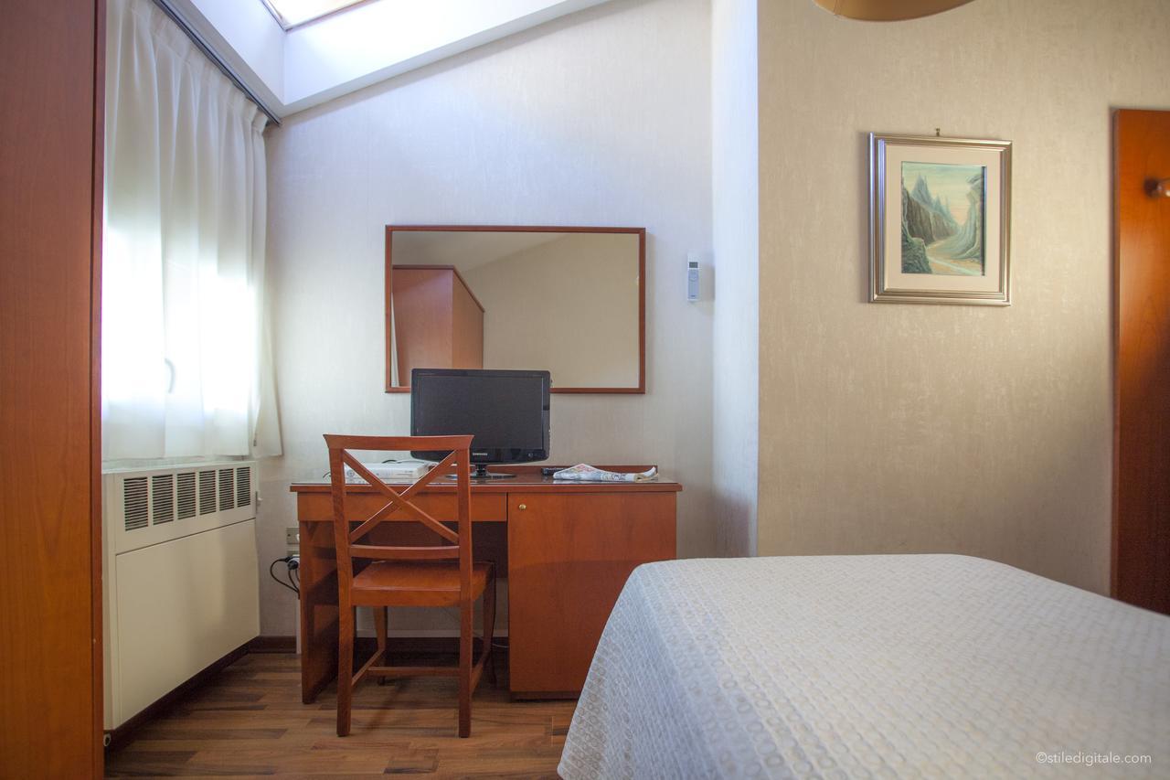 Hotel Blumen Collection By Gsa Hotels Bologna Bagian luar foto