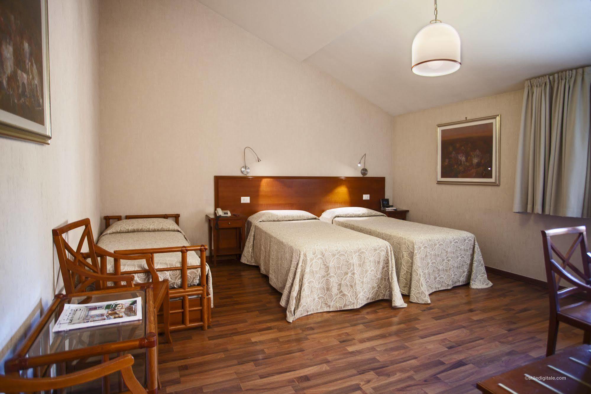 Hotel Blumen Collection By Gsa Hotels Bologna Bagian luar foto