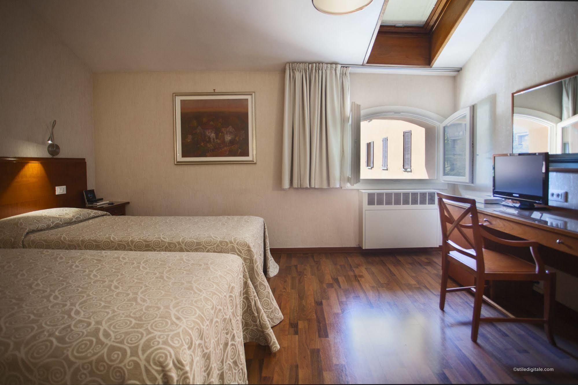 Hotel Blumen Collection By Gsa Hotels Bologna Bagian luar foto