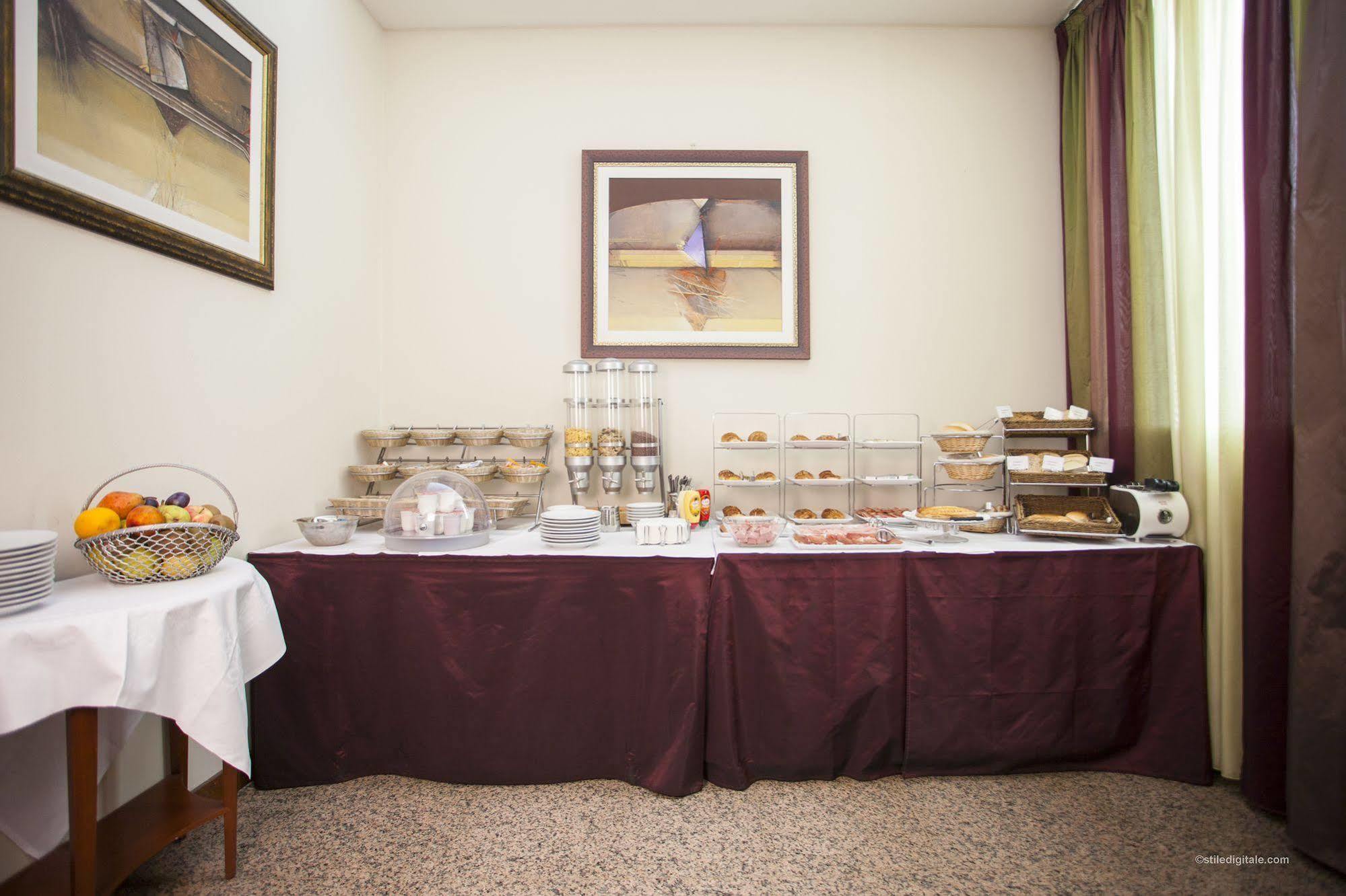 Hotel Blumen Collection By Gsa Hotels Bologna Bagian luar foto